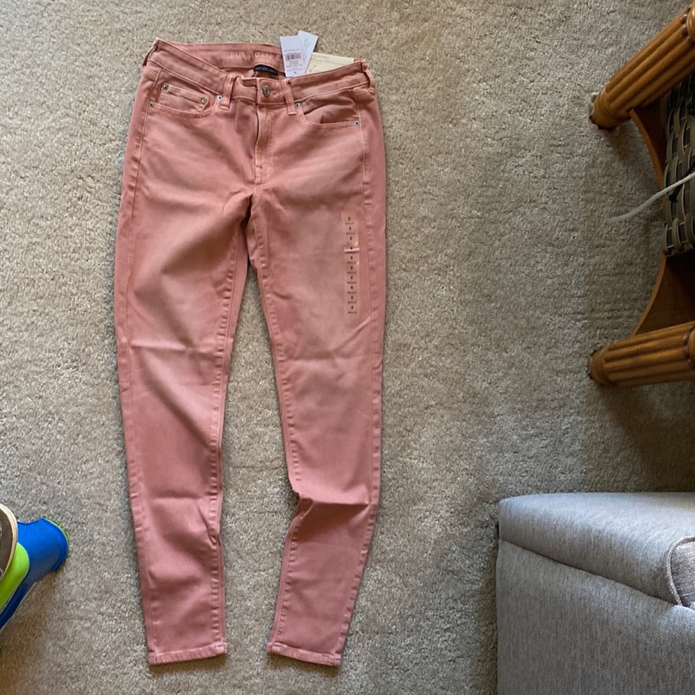 American Eagle mauve color jogging size 8. New with tags. Never worn.